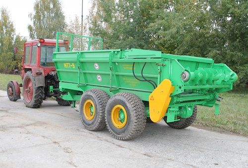 épandeur de fumier agricole traîné