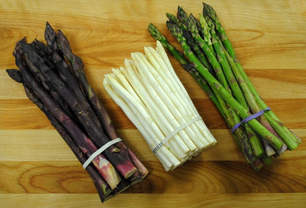 Trois types d'asperges