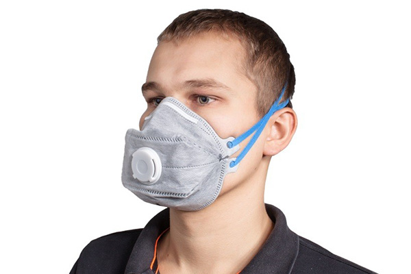 Homme en respirateur